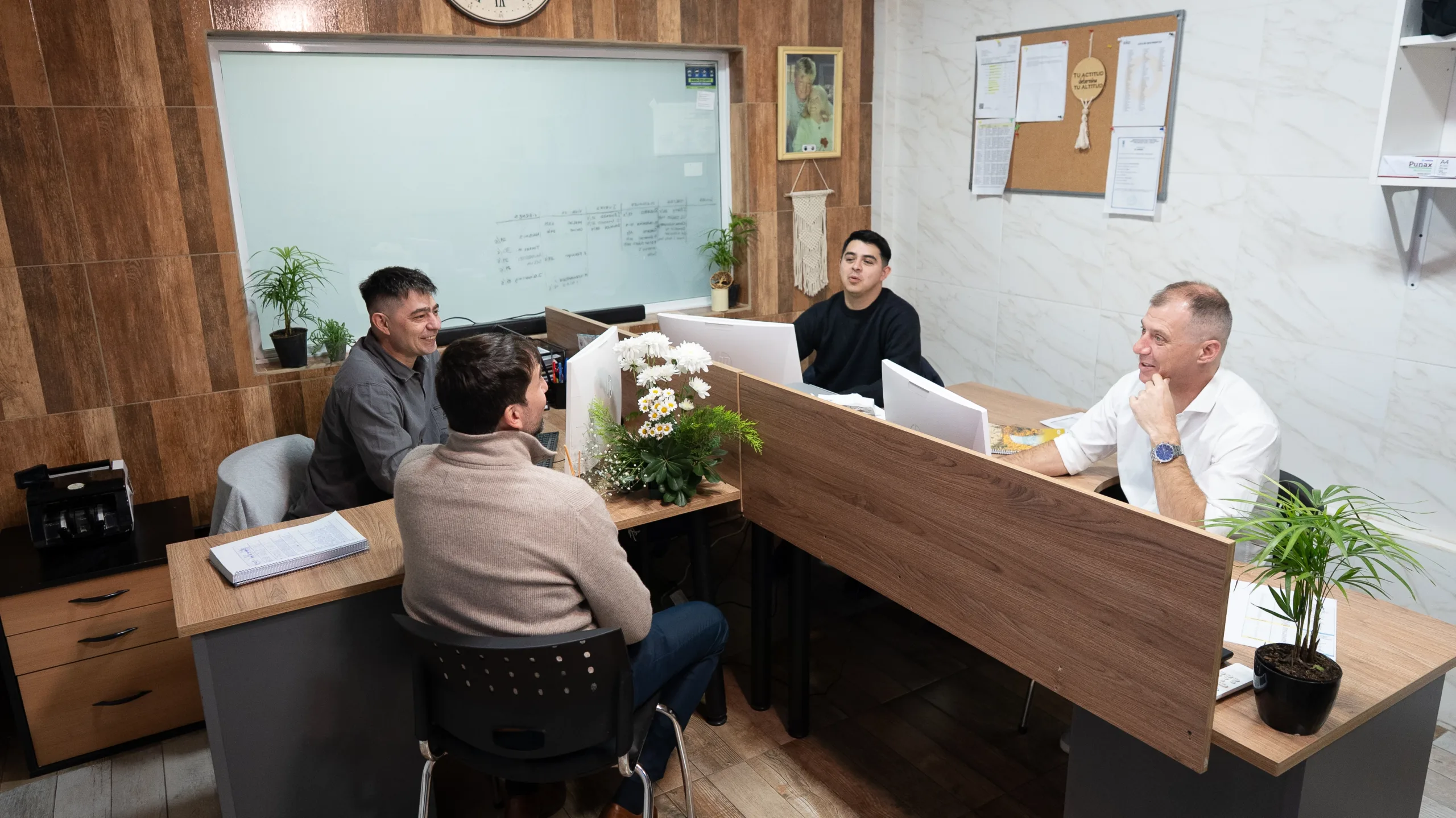 Área Administrativa y Contable de Fundación Eira en reunión de trabajo