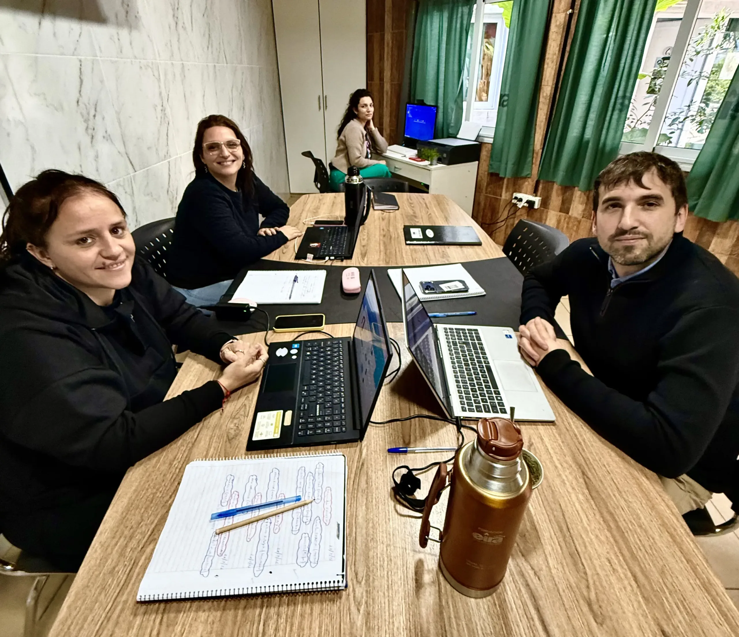 Dirección de Psicología de Fundación Eira en reunión de trabajo profesional